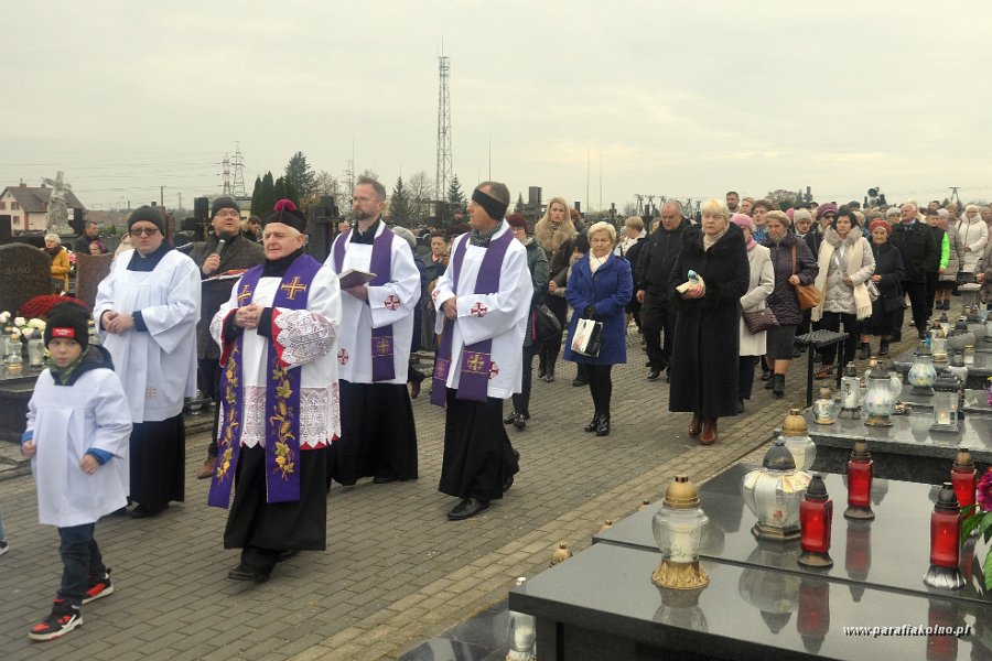 079 Procesja na nowym cmentarzu.jpg